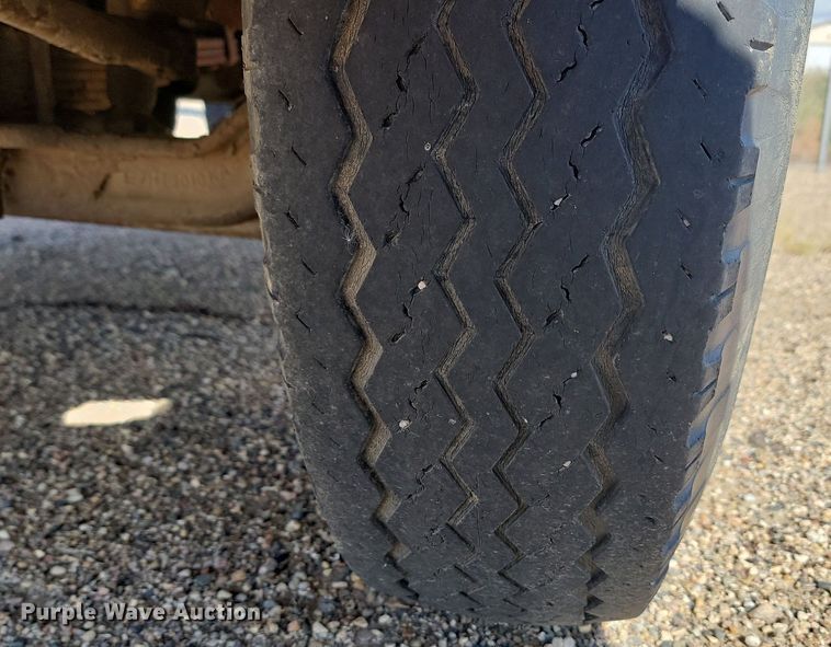 image for item JG9797 1990 Ford F700  dump truck