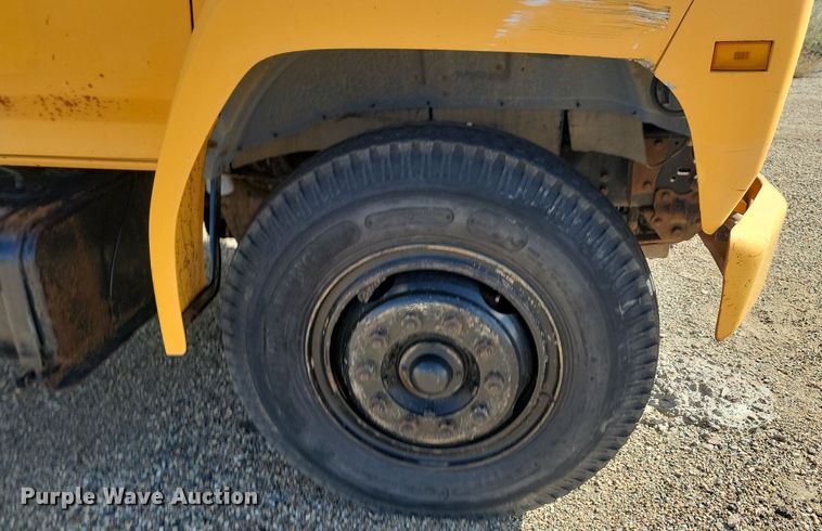image for item JG9797 1990 Ford F700  dump truck