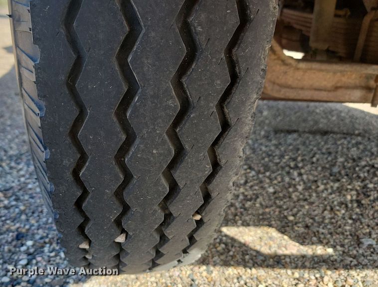 image for item JG9797 1990 Ford F700  dump truck