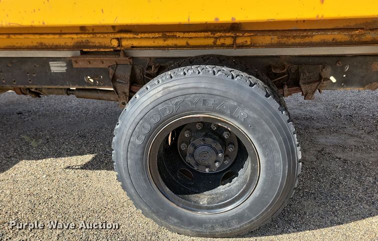 image for item JG9797 1990 Ford F700  dump truck