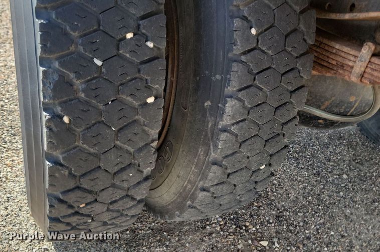 image for item JG9797 1990 Ford F700  dump truck