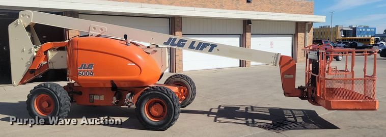 image for item JW9580 1996 JLG 600A  boom lift