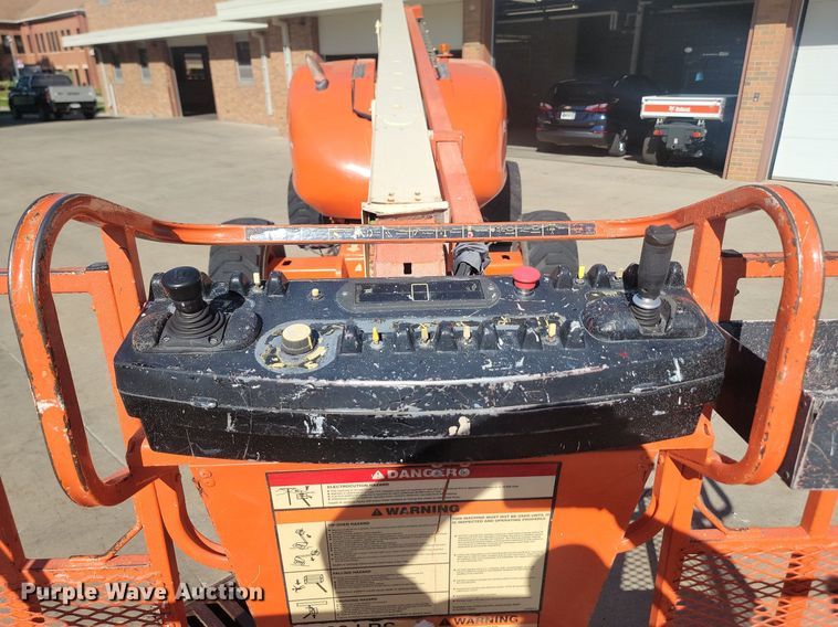 image for item JW9580 1996 JLG 600A  boom lift