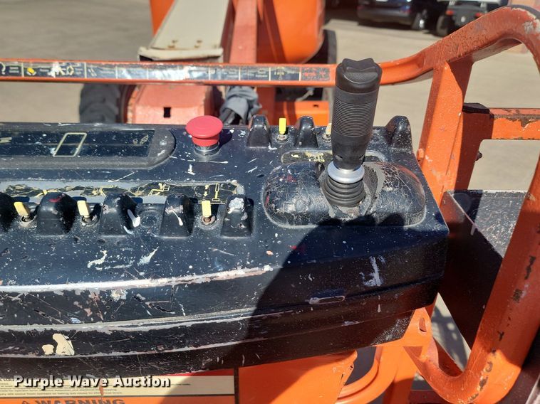 image for item JW9580 1996 JLG 600A  boom lift