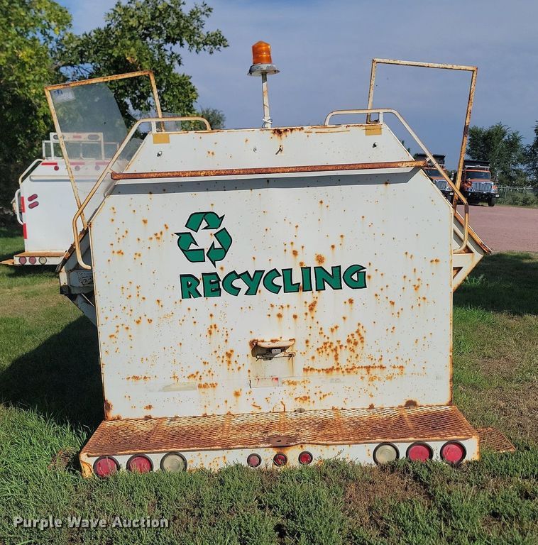 image for item JW9593 1996 Cor-tech  refuse trailer