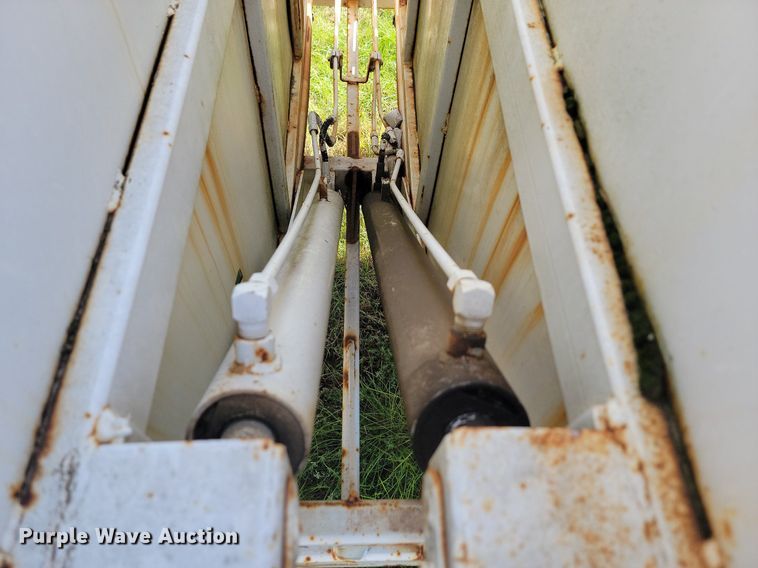 image for item JW9593 1996 Cor-tech  refuse trailer