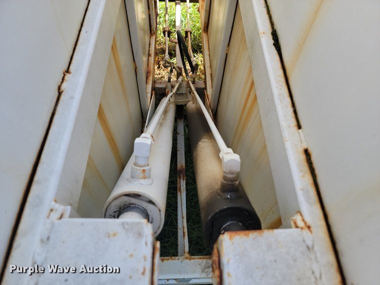 image for item JW9593 1996 Cor-tech  refuse trailer