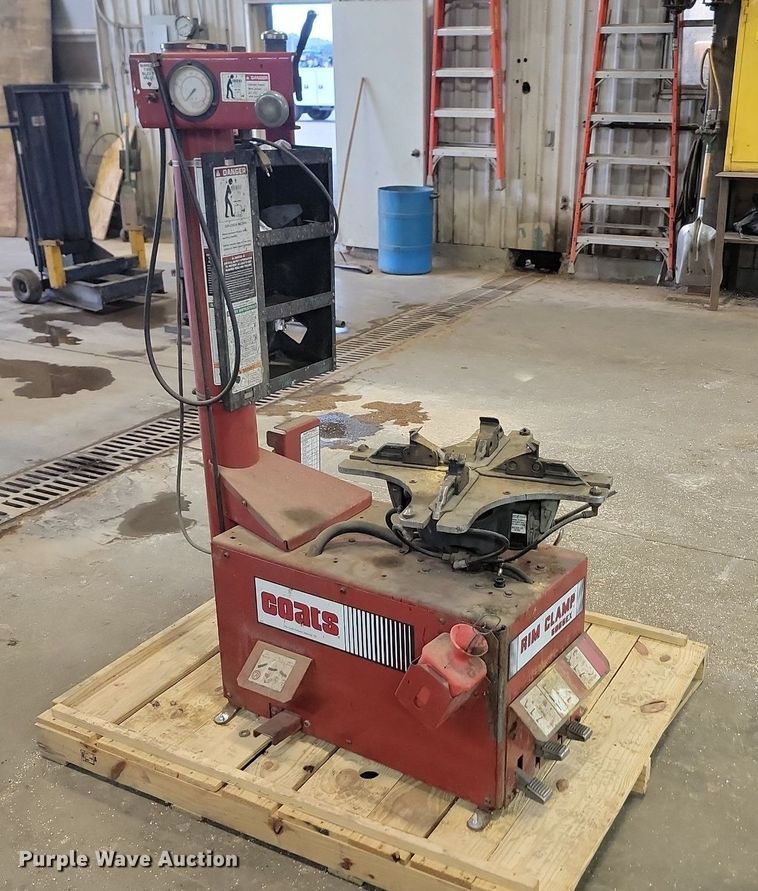 Coats 5065EX rim clamp tire machine in Yankton, SD Item JW9601 for