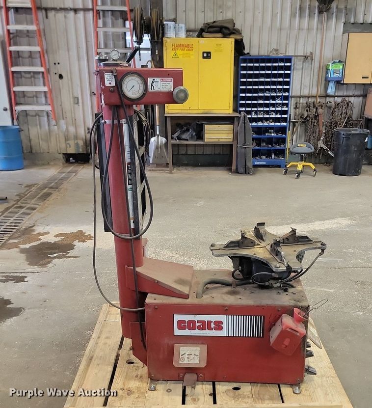 Coats 5065EX rim clamp tire machine in Yankton, SD Item JW9601 sold
