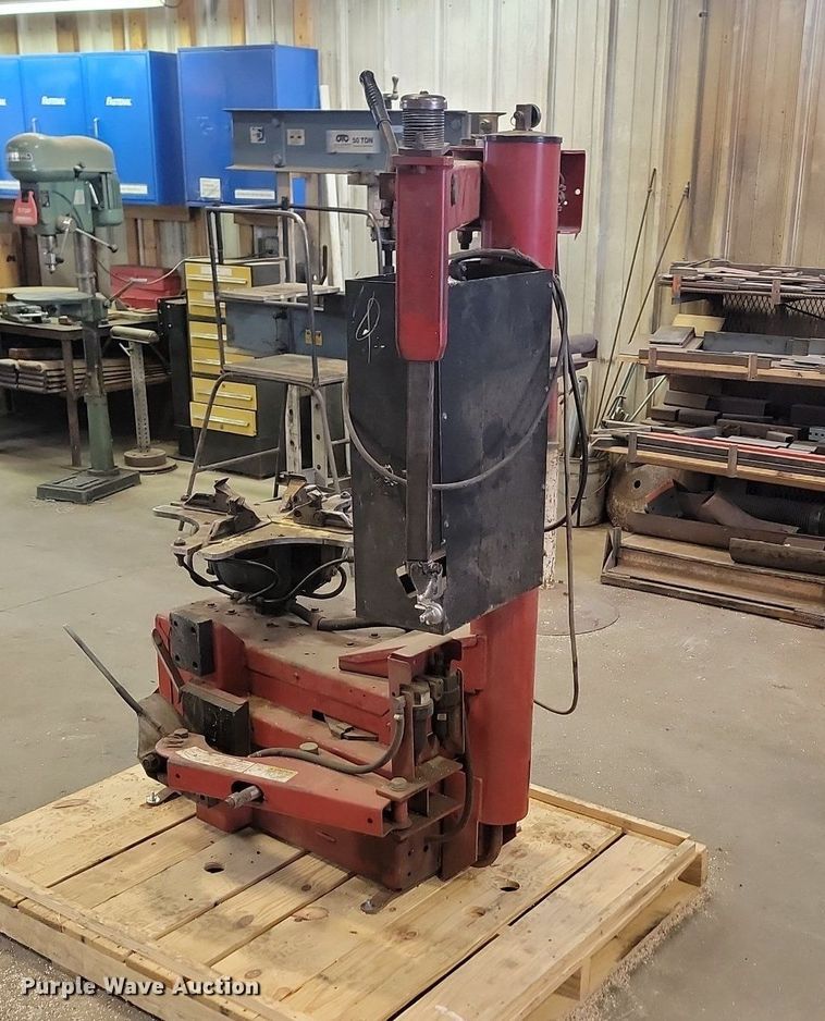 Coats 5065EX rim clamp tire machine in Yankton, SD Item JW9601 for