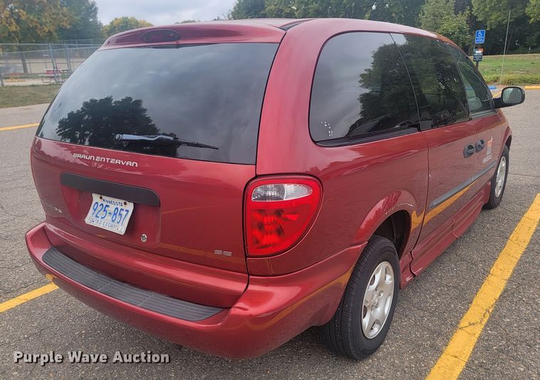 image for item JW9611 2003 Dodge Grand Caravan SE  handicap accessible van