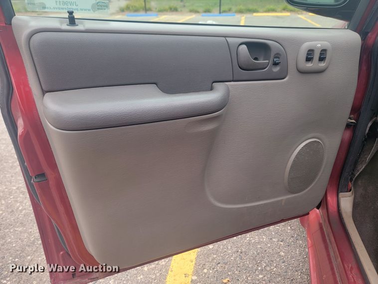 image for item JW9611 2003 Dodge Grand Caravan SE  handicap accessible van