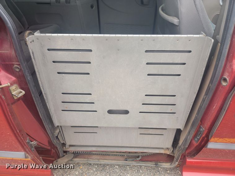 image for item JW9611 2003 Dodge Grand Caravan SE  handicap accessible van