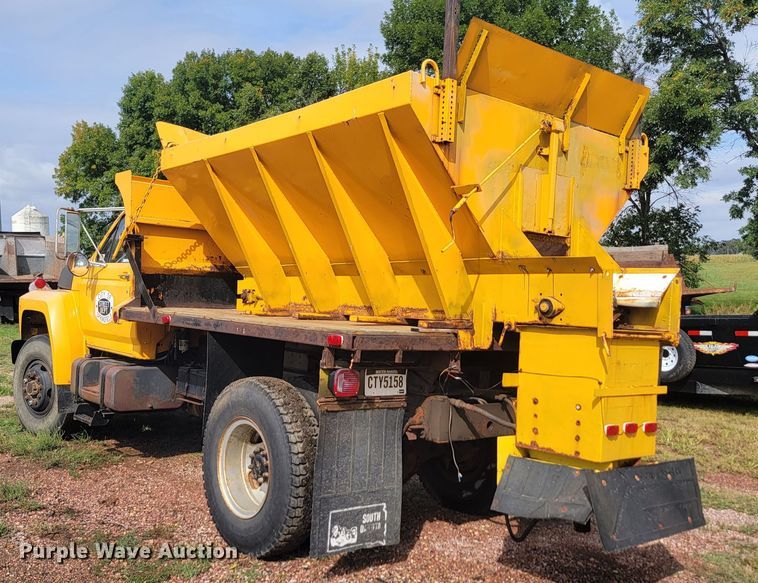 image for item JW9629 1984 Ford F800 dump flatbed truck