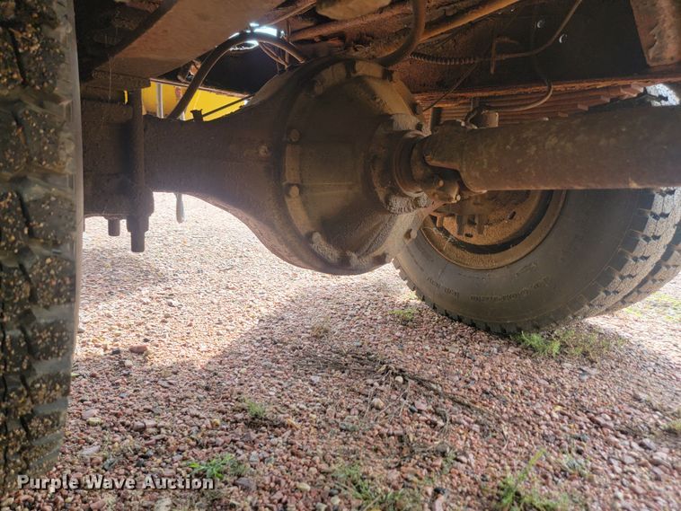 image for item JW9629 1984 Ford F800 dump flatbed truck