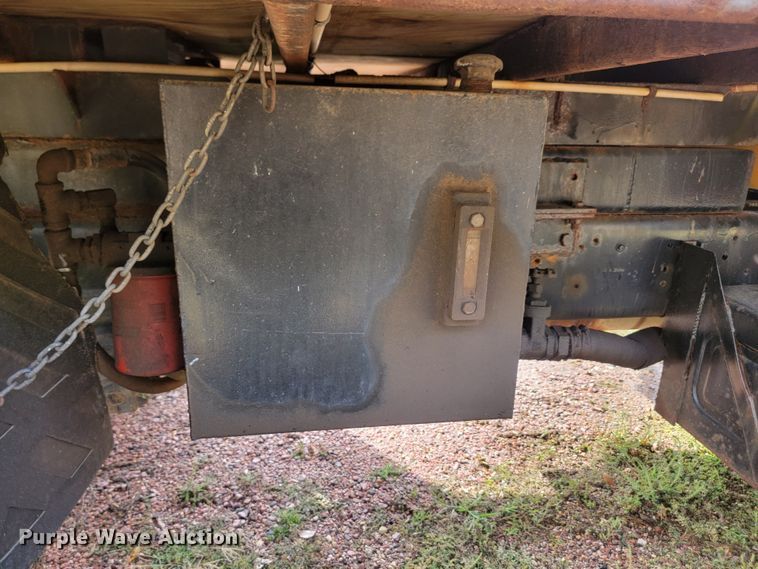 image for item JW9629 1984 Ford F800 dump flatbed truck