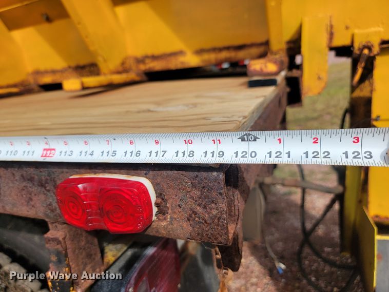 image for item JW9629 1984 Ford F800 dump flatbed truck