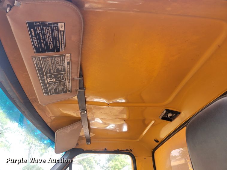 image for item JW9629 1984 Ford F800 dump flatbed truck