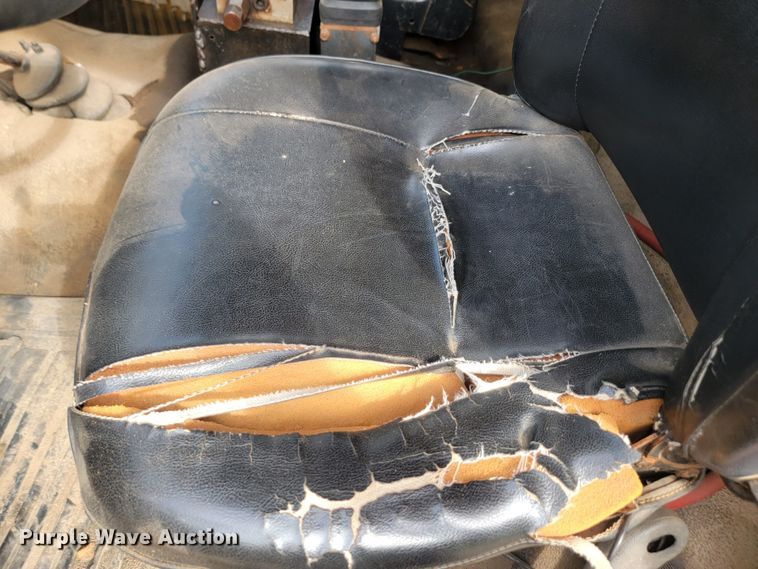 image for item JW9629 1984 Ford F800 dump flatbed truck