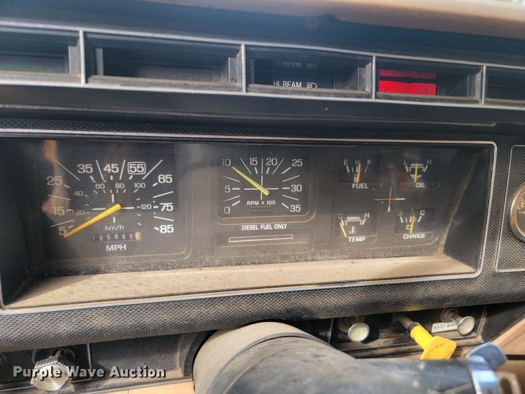 image for item JW9629 1984 Ford F800 dump flatbed truck