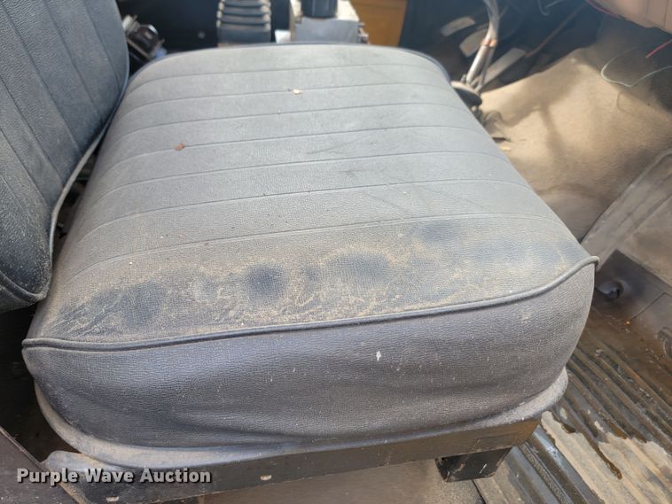 image for item JW9629 1984 Ford F800 dump flatbed truck