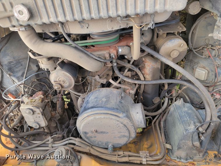 image for item JW9629 1984 Ford F800 dump flatbed truck