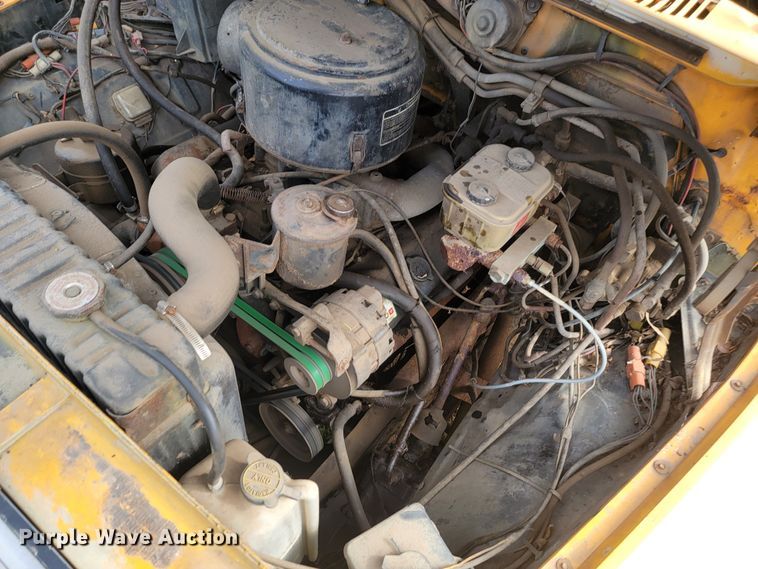 image for item JW9629 1984 Ford F800 dump flatbed truck