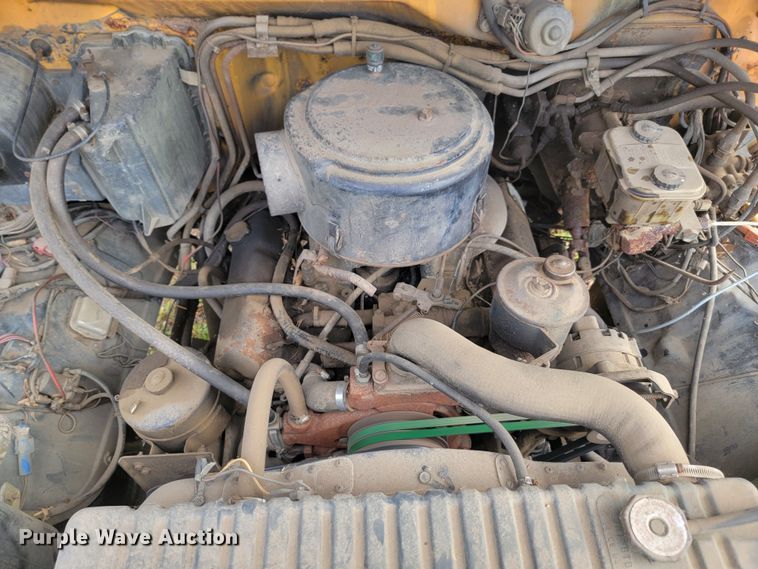 image for item JW9629 1984 Ford F800 dump flatbed truck