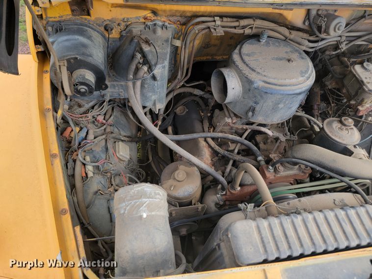 image for item JW9629 1984 Ford F800 dump flatbed truck