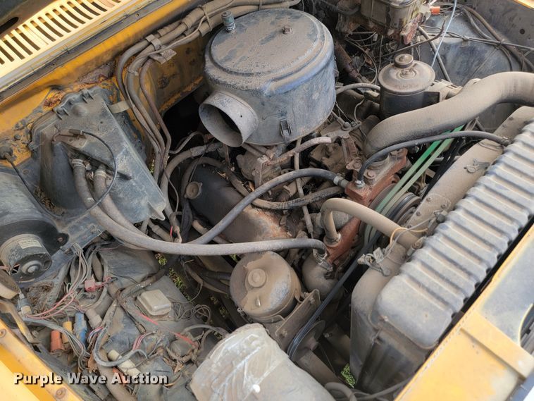 image for item JW9629 1984 Ford F800 dump flatbed truck