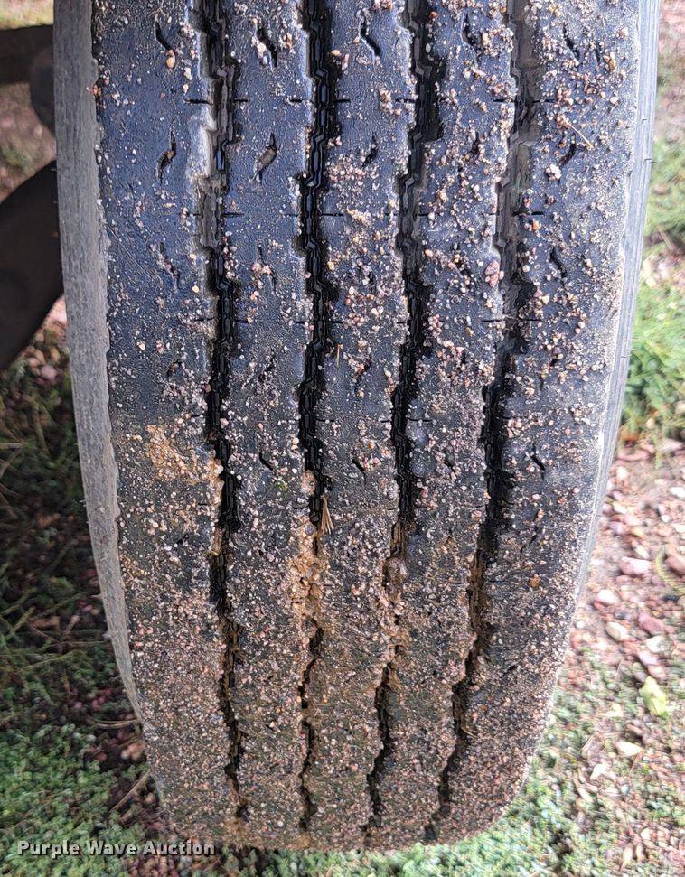 image for item JW9629 1984 Ford F800 dump flatbed truck