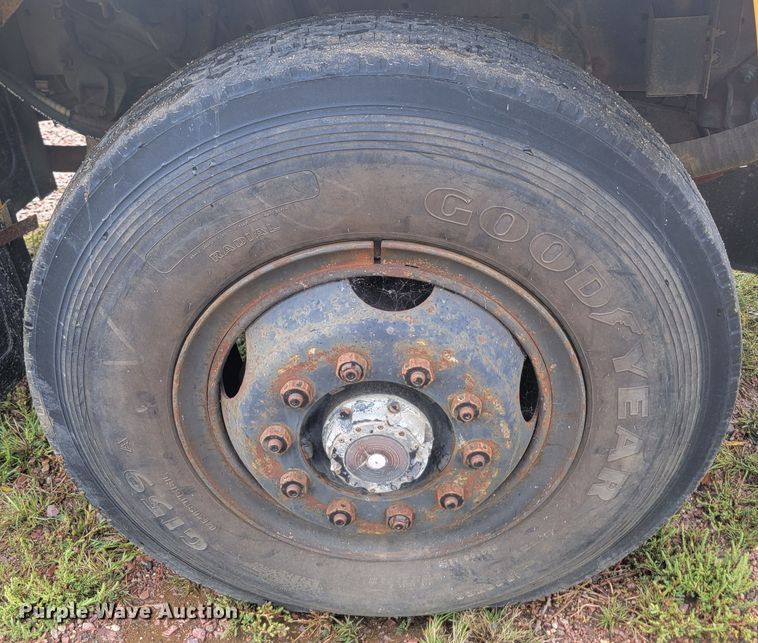 image for item JW9629 1984 Ford F800 dump flatbed truck