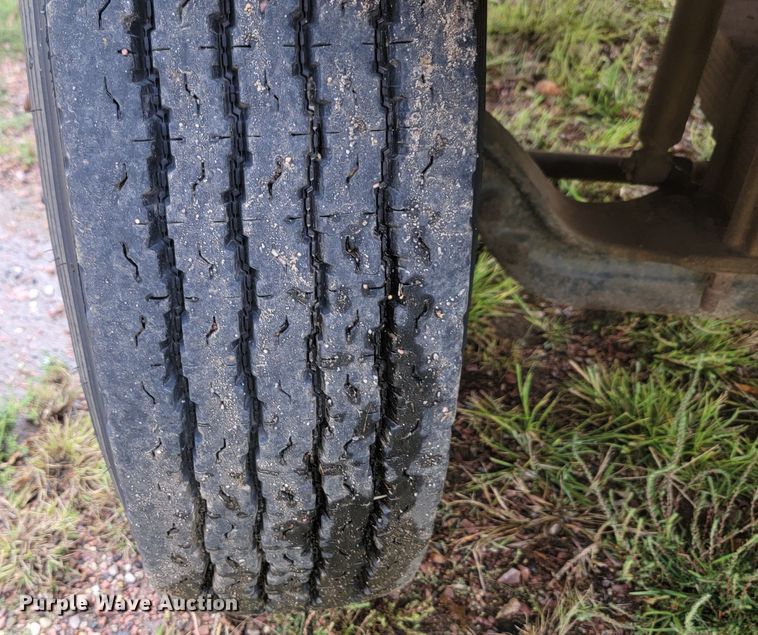 image for item JW9629 1984 Ford F800 dump flatbed truck