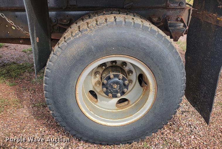 image for item JW9629 1984 Ford F800 dump flatbed truck