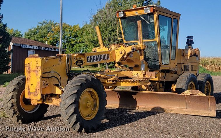 image for item JW9631 Champion  720 motor grader