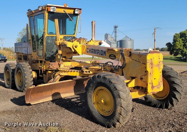 image for item JW9631 Champion  720 motor grader