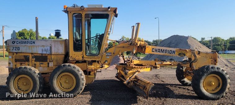 image for item JW9631 Champion  720 motor grader