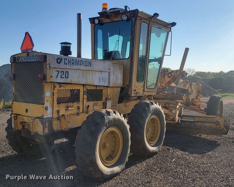image for item JW9631 Champion  720 motor grader