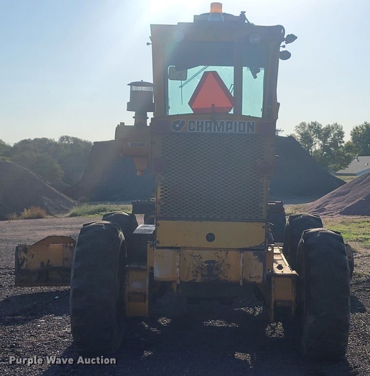 image for item JW9631 Champion  720 motor grader