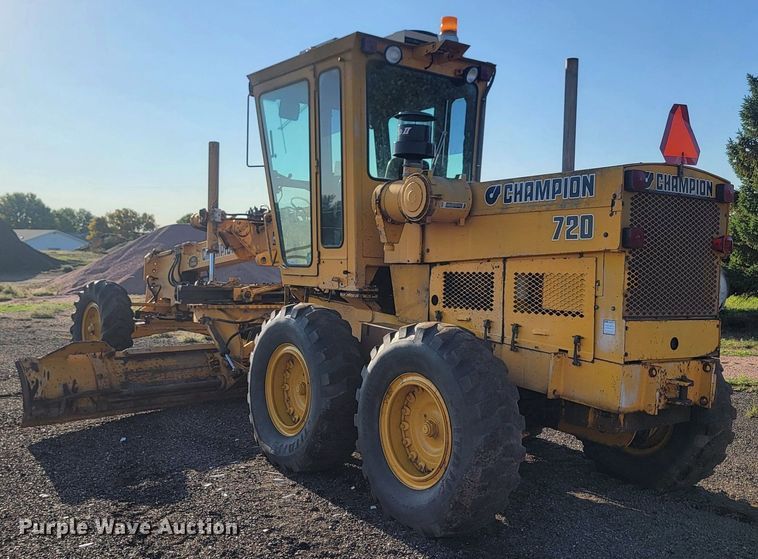 image for item JW9631 Champion  720 motor grader