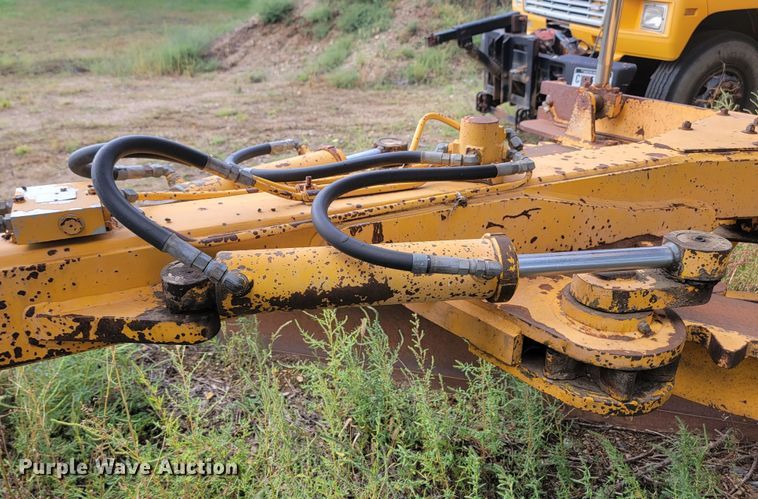 image for item JW9631 Champion  720 motor grader
