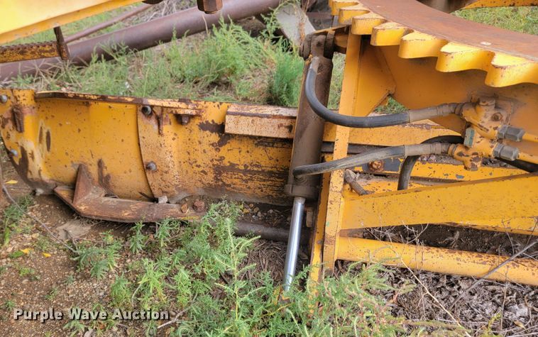 image for item JW9631 Champion  720 motor grader