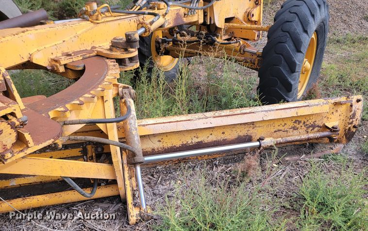 image for item JW9631 Champion  720 motor grader