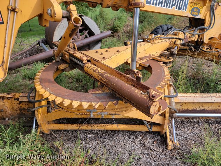 image for item JW9631 Champion  720 motor grader