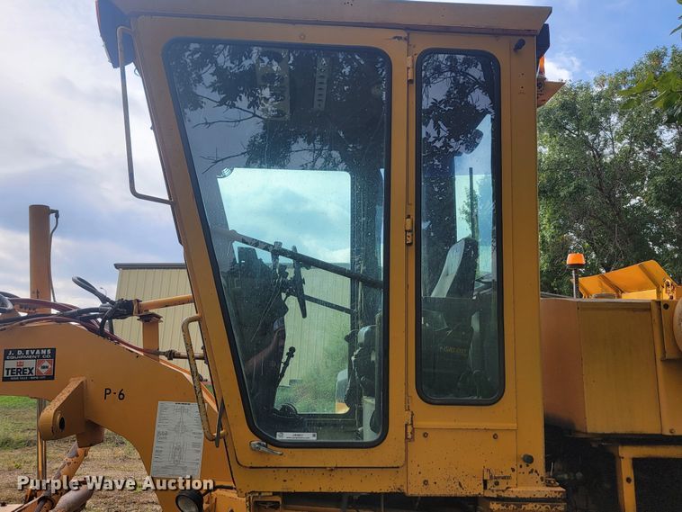 image for item JW9631 Champion  720 motor grader