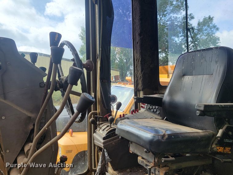 image for item JW9631 Champion  720 motor grader