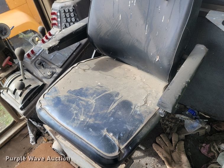 image for item JW9631 Champion  720 motor grader