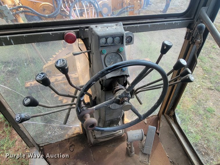 image for item JW9631 Champion  720 motor grader