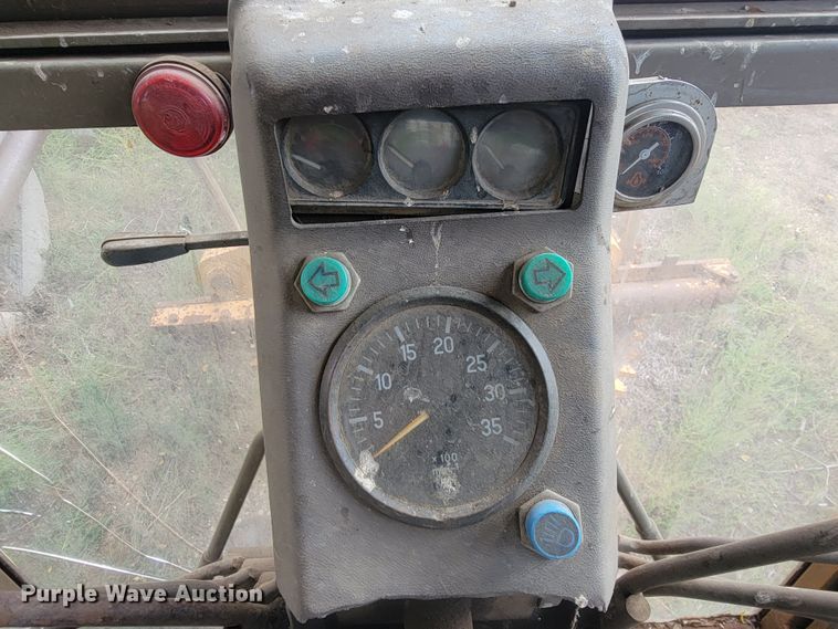 image for item JW9631 Champion  720 motor grader