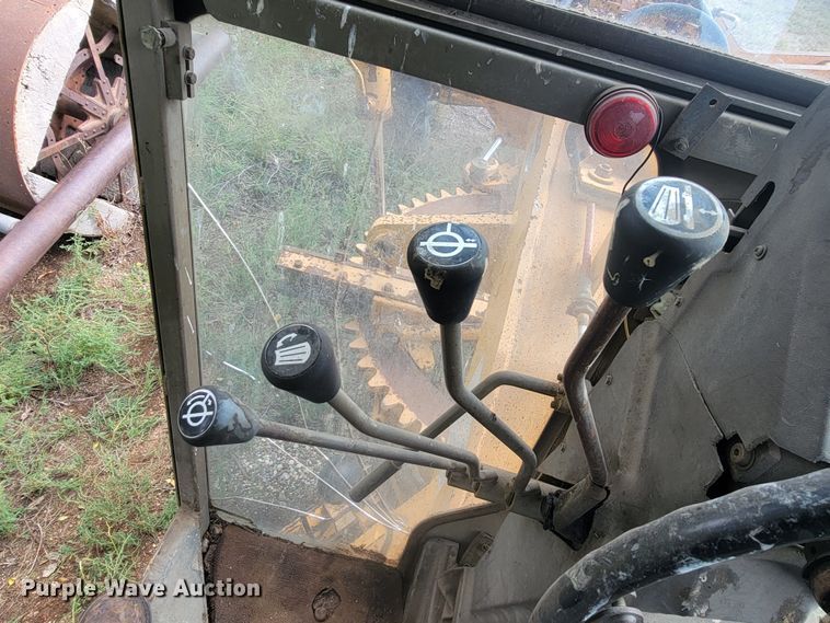 image for item JW9631 Champion  720 motor grader